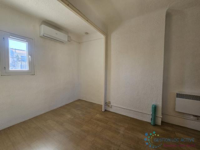 Location Appartement Rue des Trois Mages, Marseille