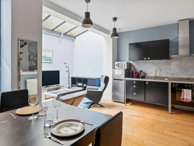 Location Appartement Rue des Trois Bornes, Paris