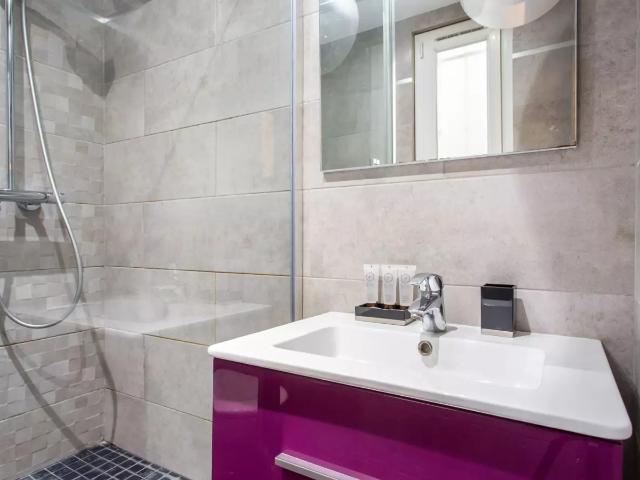 Location Appartement Rue Gabrielle, Paris