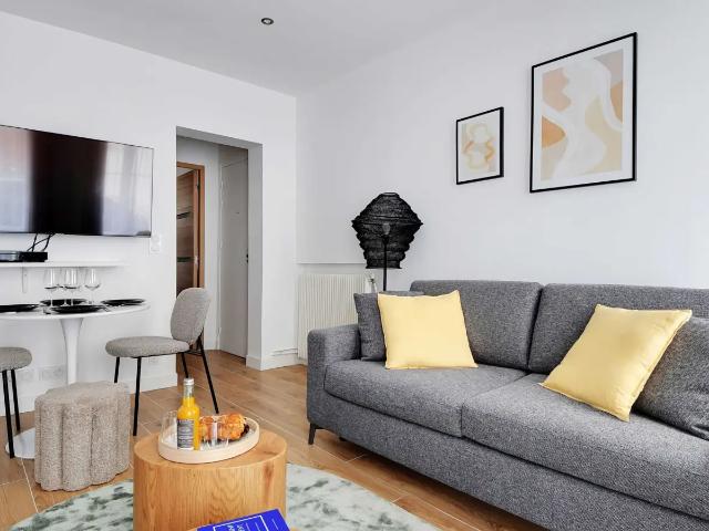 Location Appartement Rue des Trois Frères, Paris