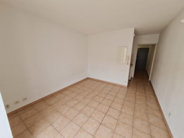 Location Appartement Rue des Usines, Perpignan