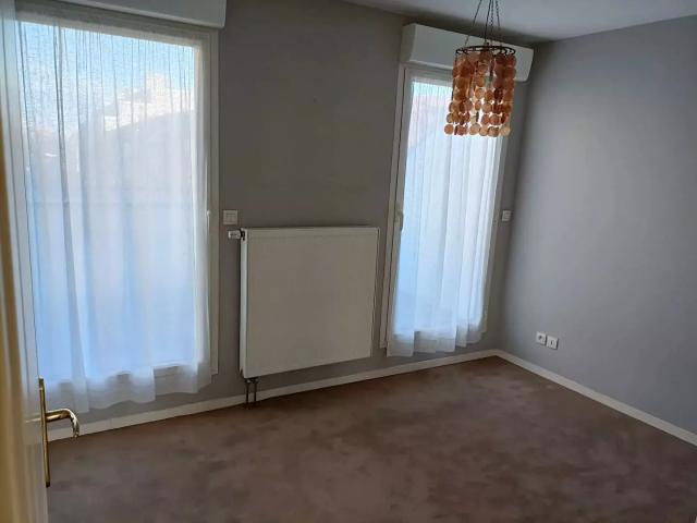 Location Appartement Rue Deschodt, Lille