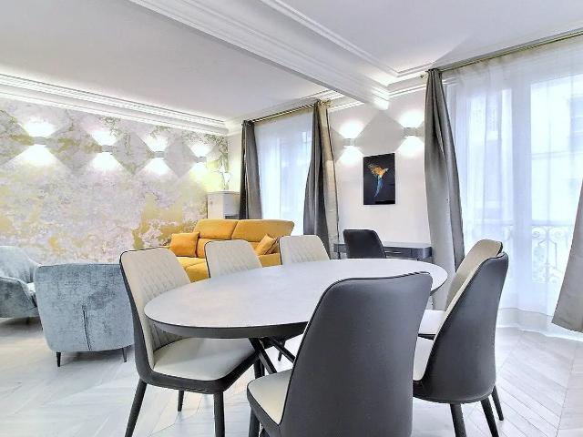 Location Appartement Rue Duvivier, Paris