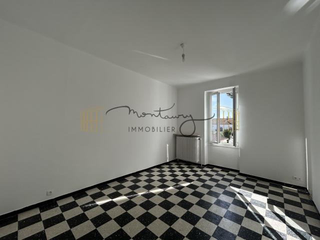 Location Appartement Rue du Court de Gébelin, Nîmes