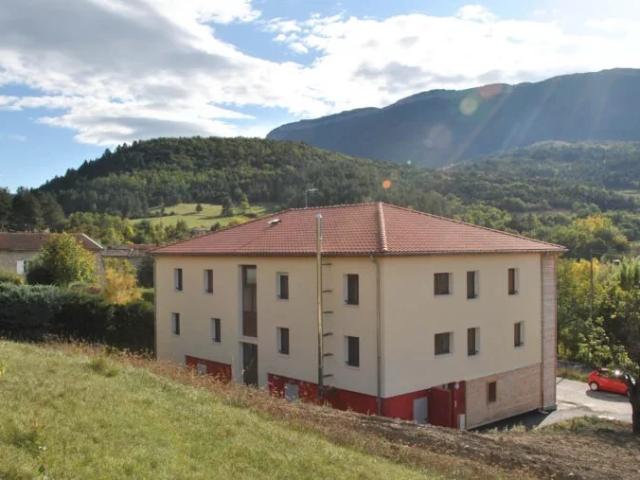Location Appartement Rue du Couvent, Recoubeau Jansac