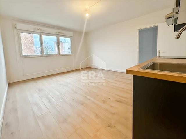 Location Appartement Rue du Commandant Arnaud, Reims