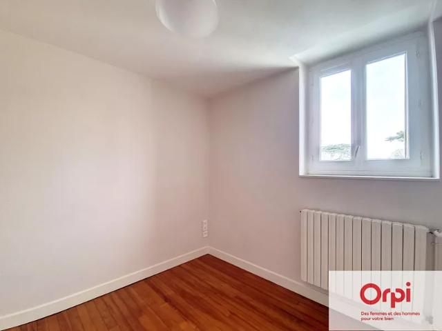 Location Appartement Rue du Capitaine Migat, Néris les Bains