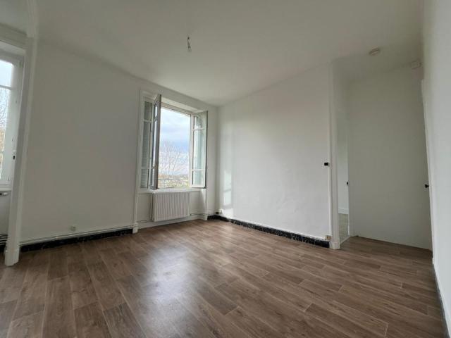 Location Appartement Rue du Chalet, Thizy les Bourgs