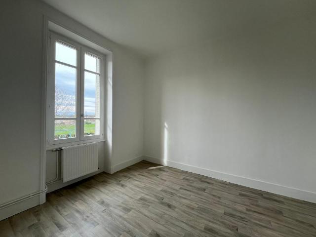 Location Appartement Rue du Chalet, Thizy les Bourgs