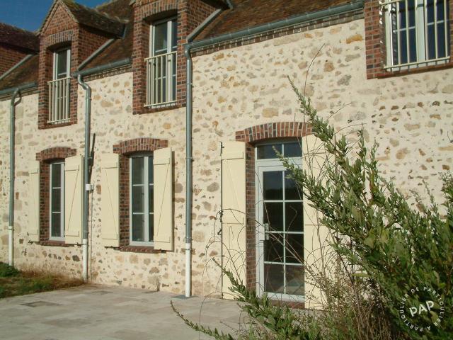 Location Appartement Rue du Château, Égreville
