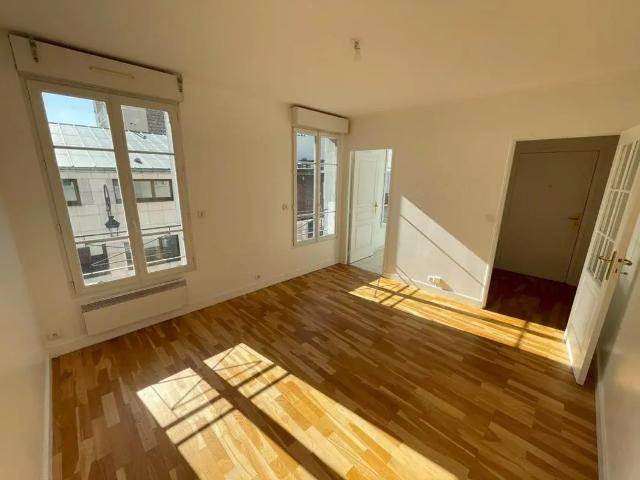 Location Appartement Rue du Bicentenaire, Puteaux