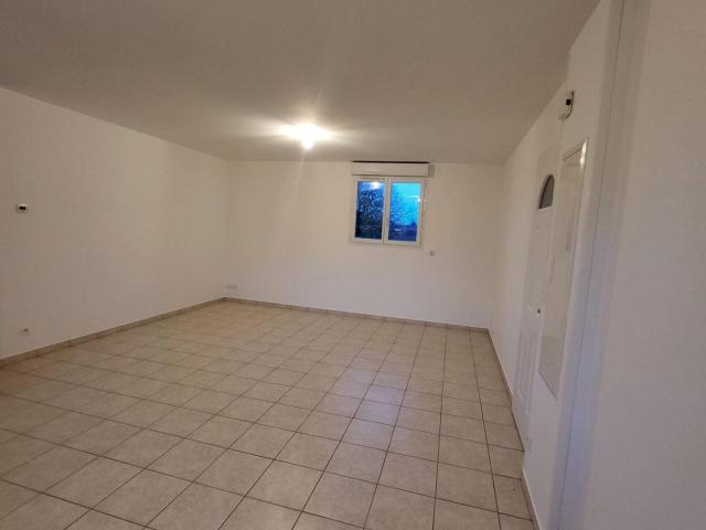 Location Appartement Rue du Muguet, Communay