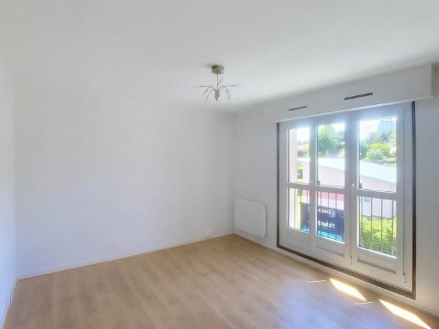 Location Appartement Rue du Souvenir Français, Épinal