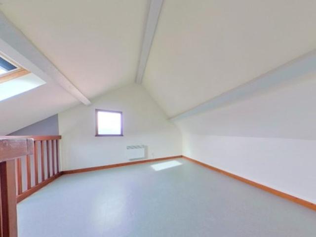 Location Appartement Rue du Serret, Corps