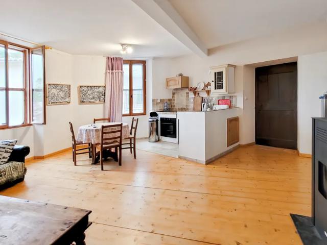 Location Appartement Rue du Porche, Cruis