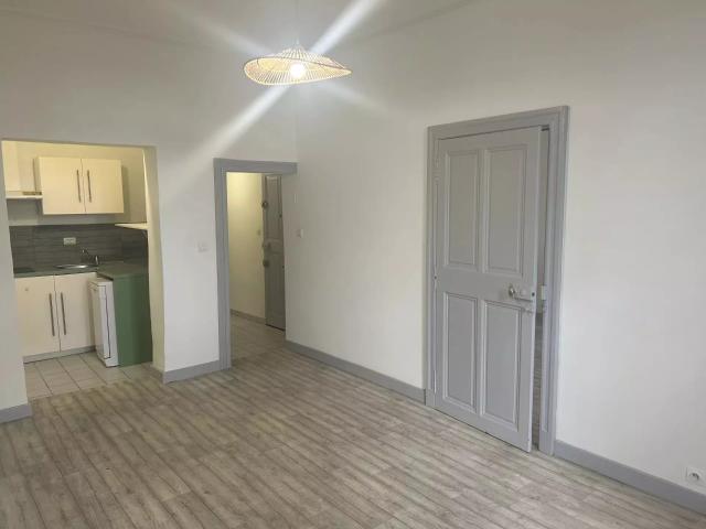 Location Appartement Rue du Portalet, Uzès