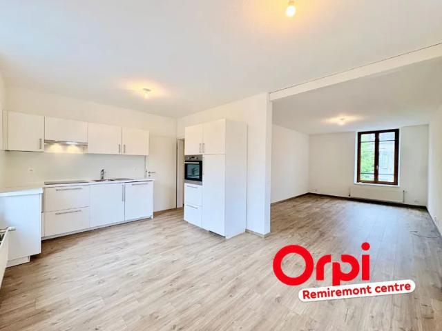 Location Appartement Place des Martyrs de la Résistance, Remiremont