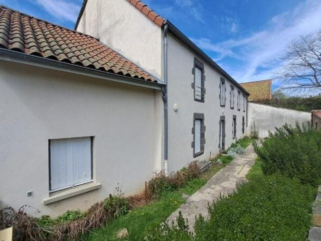 Location Appartement Rue du Presbytère, Charbonnières les Vieilles