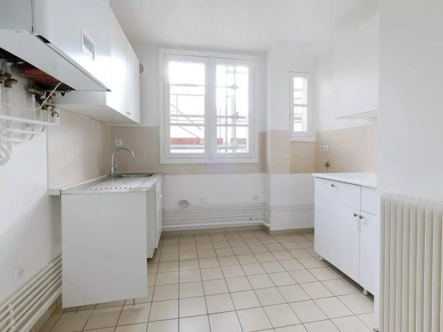 Location Appartement Rue du Rocher, Paris