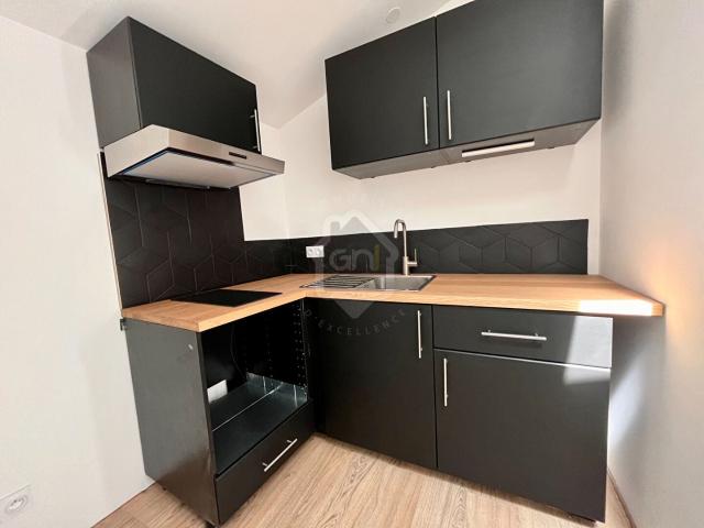 Location Appartement Rue du Refuge, Arles