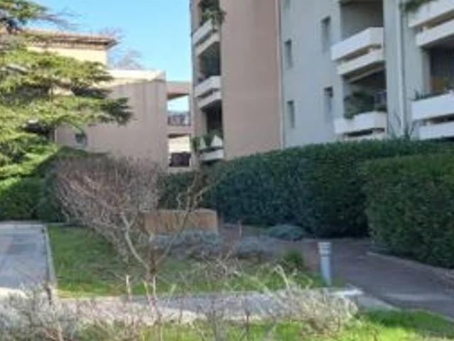 Location Appartement Rue du Rempart de la Ligne, Avignon