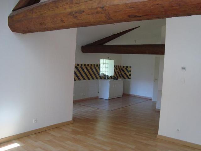 Location Appartement Rue du Tonnelier, Blacé