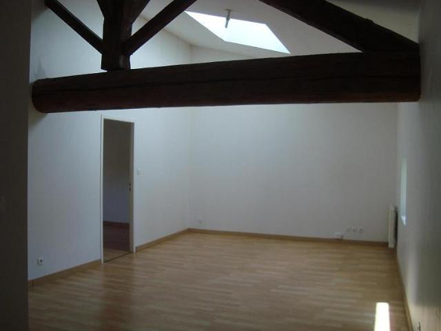 Location Appartement Rue du Tonnelier, Blacé