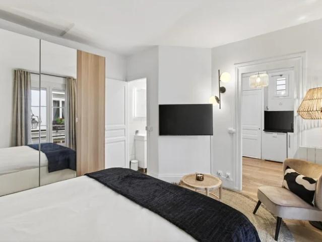 Location Appartement Rue du Val de Grâce, Paris