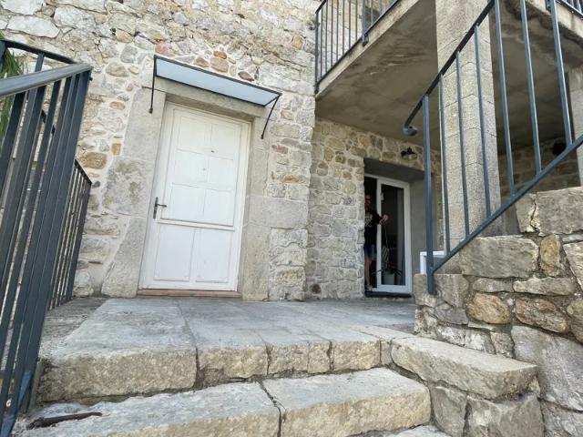 Location Appartement Rue du Valat Pontet, Berrias et Casteljau