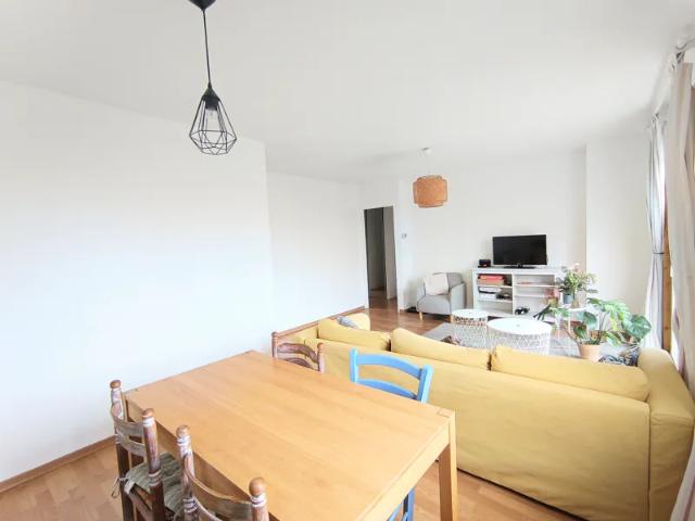 Location Appartement Rue Duquenelle, Reims