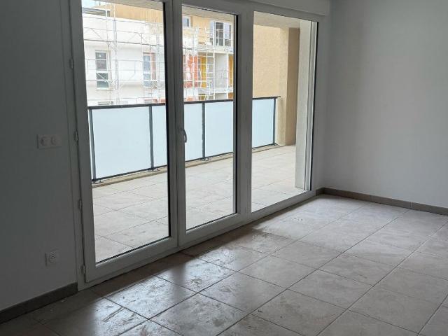 Location Appartement Rue Émilien Ronzas, Nîmes