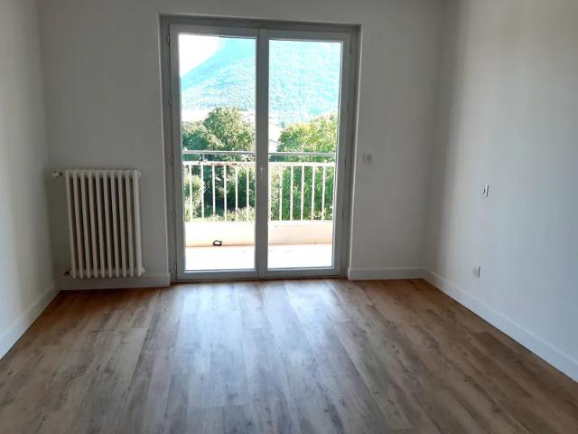 Location Appartement Rue Ernest Escanglon, Laragne Montéglin
