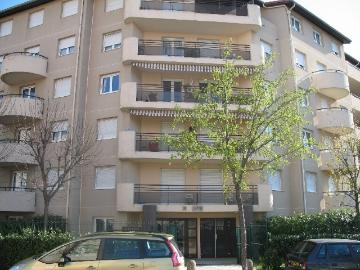 Location Appartement Rue Ernest Renan, Vénissieux