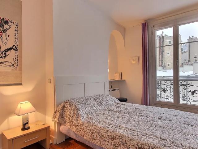 Location Appartement Rue Fabre d'Églantine, Paris