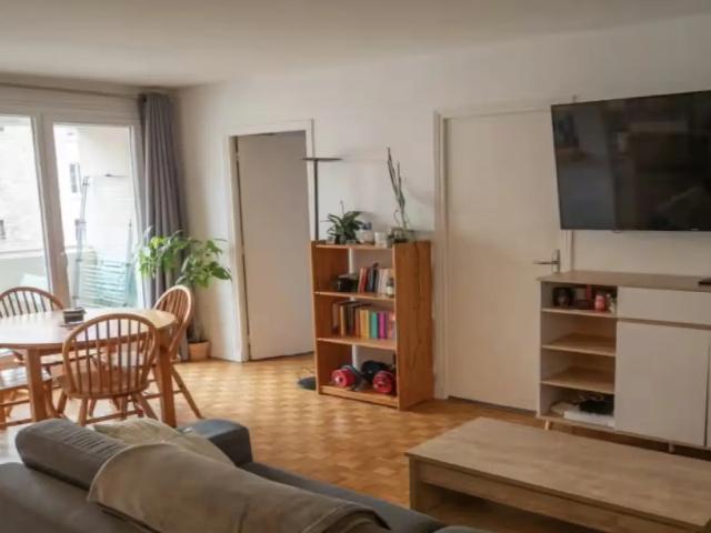 Location Appartement Rue Fagon, Paris