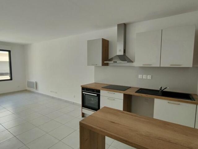 Location Appartement Rue Fernand Pelloutier, Nîmes