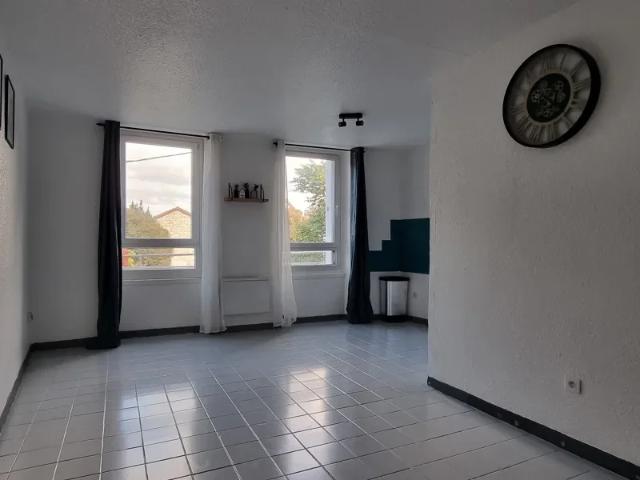 Location Appartement Rue Fernand Pelloutier, Alès