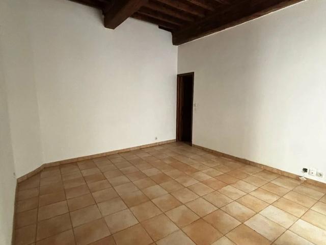 Location Appartement Rue Fresque, Nîmes