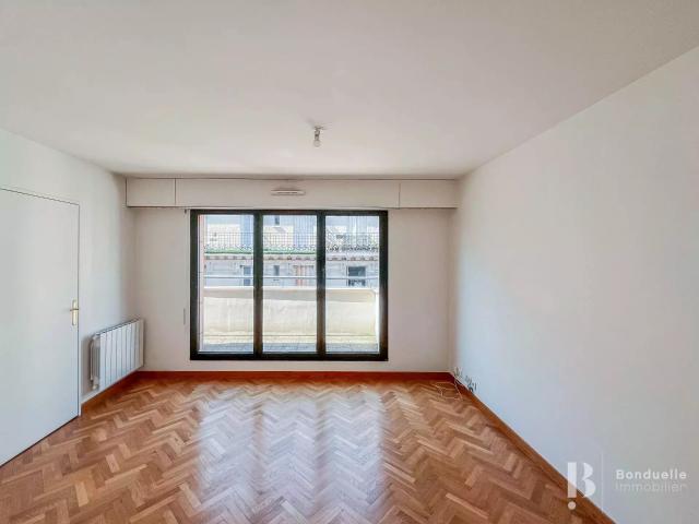 Location Appartement Rue Haxo, Paris