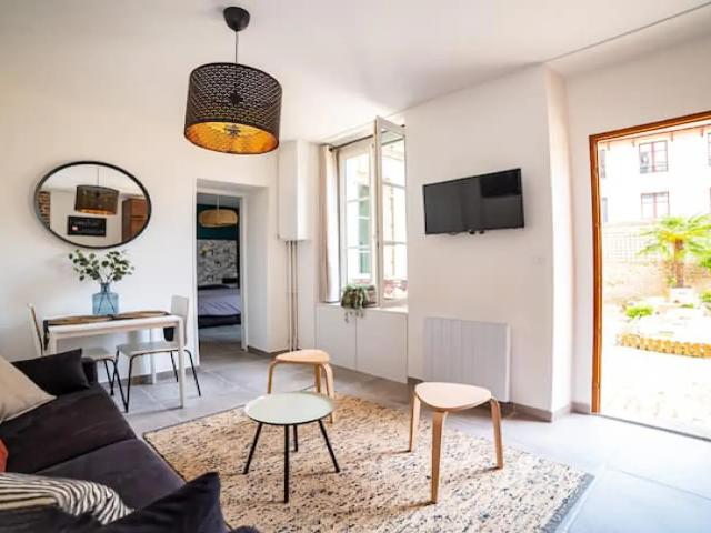 Location Appartement Rue Hardy, Versailles