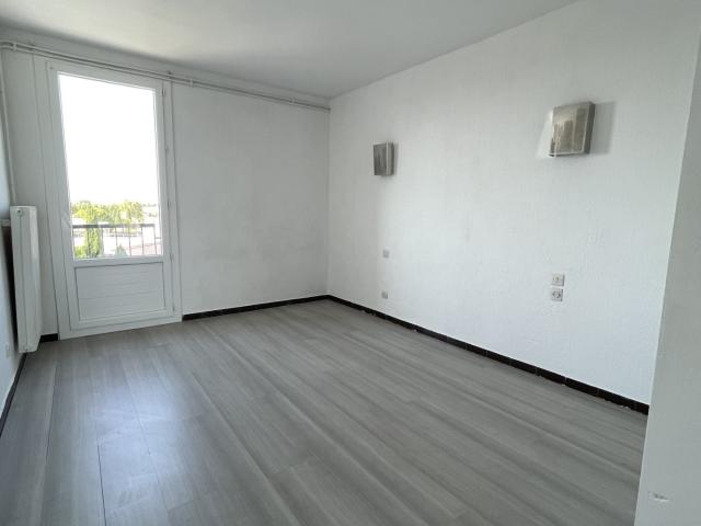 Location Appartement Rue Henri Dunant, Arles