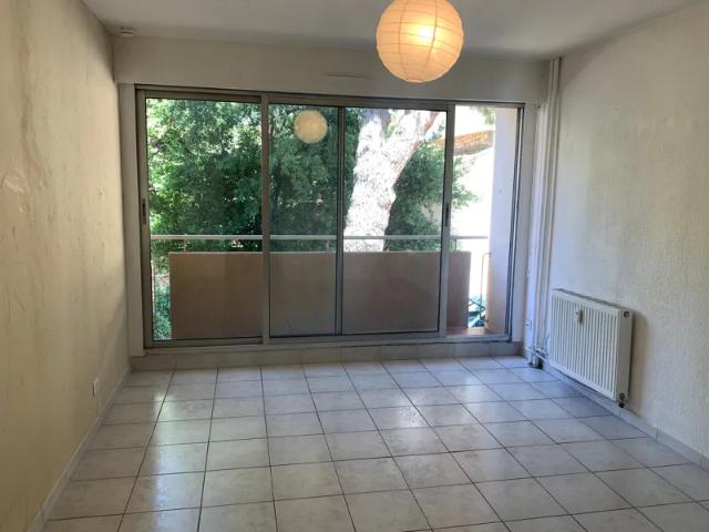 Location Appartement Rue Henri Poincaré, Nîmes