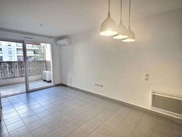 Location Appartement Rue Henry Cousinou, Marseille
