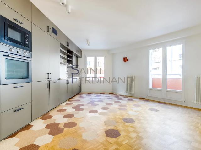 Location Appartement Rue Hermel, Paris