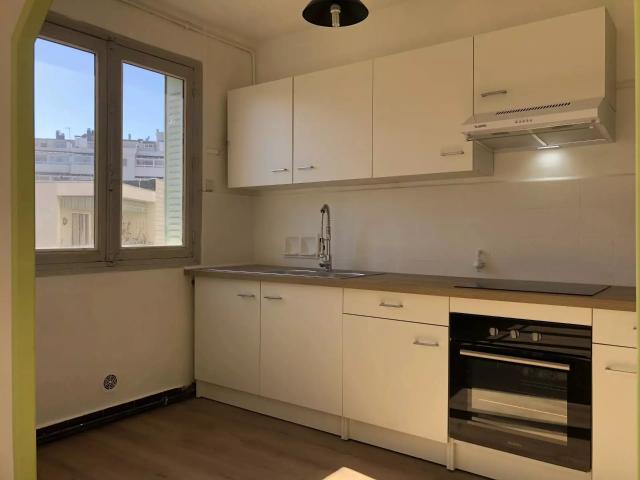 Location Appartement Rue Irvoy, Grenoble