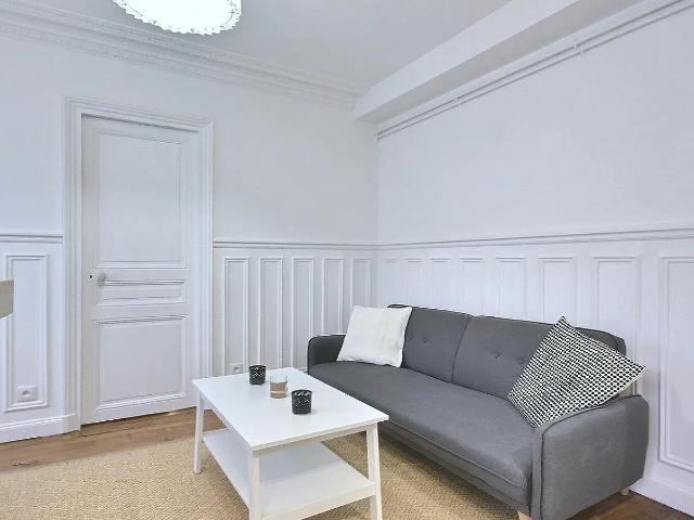 Location Appartement Rue Joseph de Maistre, Paris
