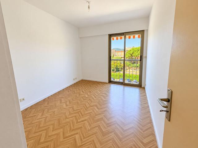 Location Appartement Rue Joseph Lantrua, Le Pradet