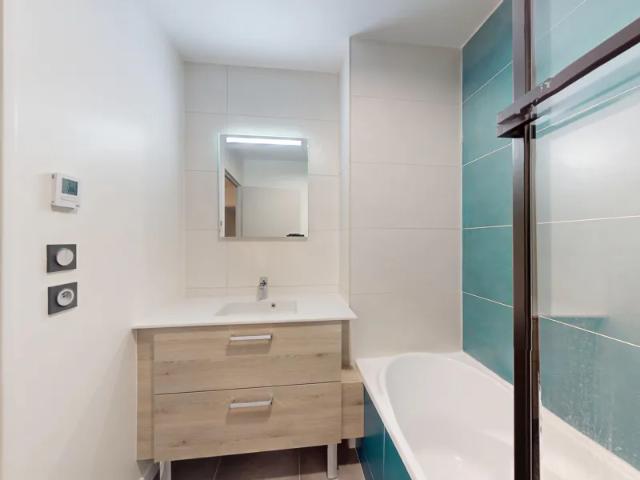 Location Appartement Rue Jacques Louis Hénon, Lyon