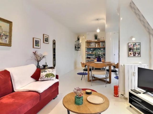 Location Appartement Rue Jean de La Fontaine, Paris