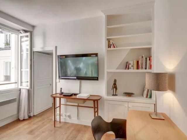 Location Appartement Rue Jean Jacques Rousseau, Paris